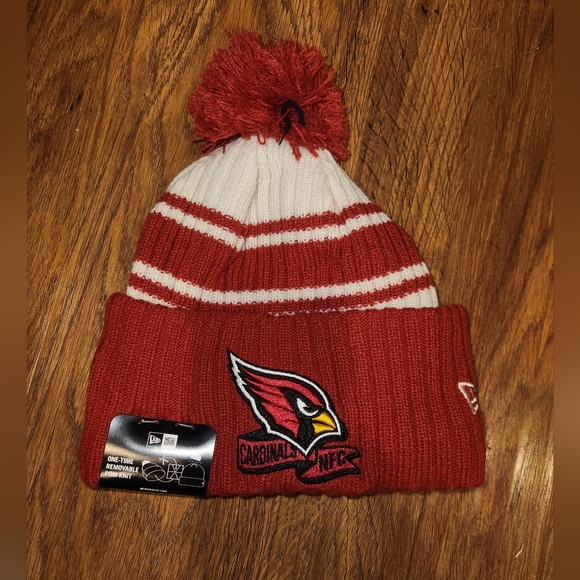 Arizona Cardinals New Era 2022 Sideline Sport Cuffed Pom Knit Toque Hat Beanie - Picture 1 of 3